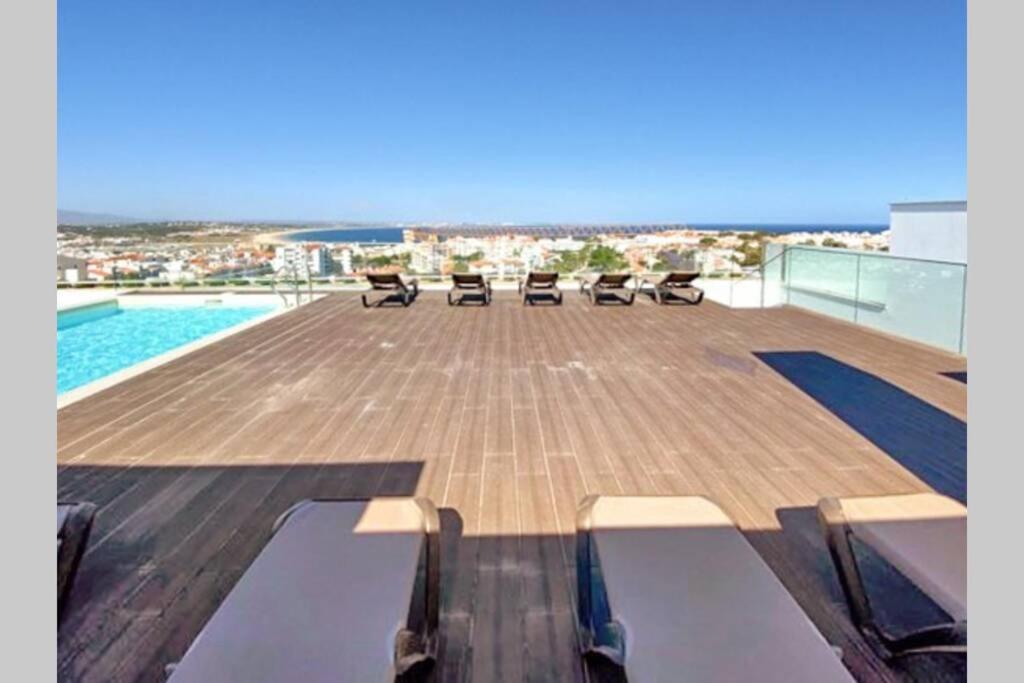Bay View One, Stunning 3 Bed With Sea View & Rooftop Pool Apartamento