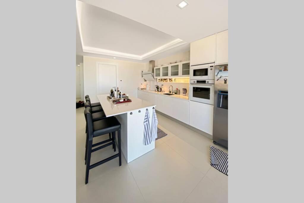 Apartamento Bay View One, Stunning 3 Bed With Sea View & Rooftop Pool