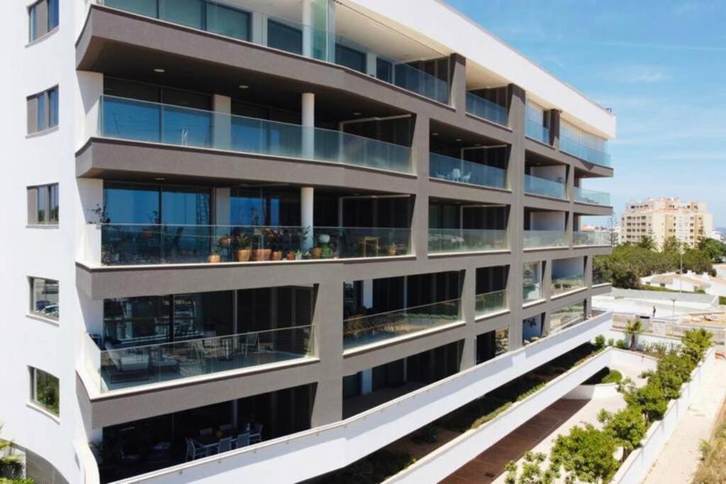 Bay View One, Stunning 3 Bed With Sea View & Rooftop Pool Lagos