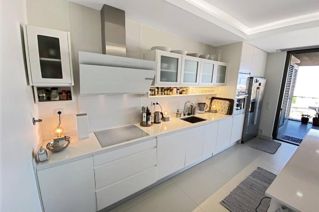 Bay View One, Stunning 3 Bed With Sea View & Rooftop Pool Lagos