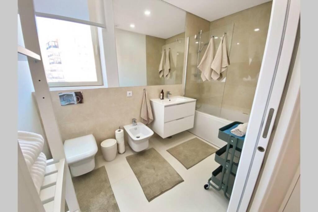 Apartment Bay View One, Stunning 3 Bed With Sea View & Rooftop Pool