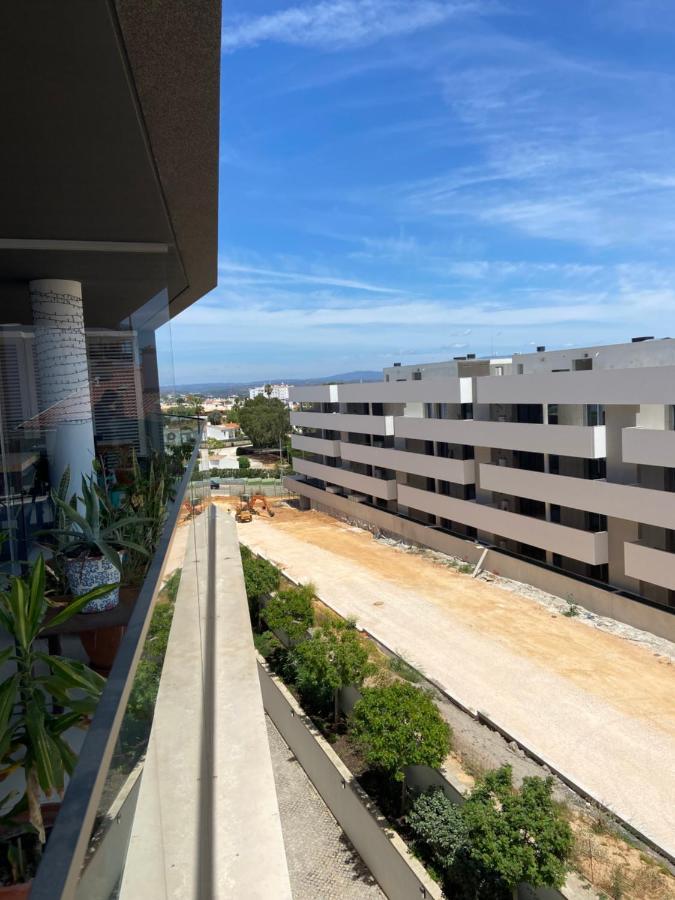 Bay View One, Stunning 3 Bed With Sea View & Rooftop Pool Apartment
