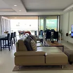 Bay View One, Stunning 3 Bed Condo With Sea View & Rooftop Pool